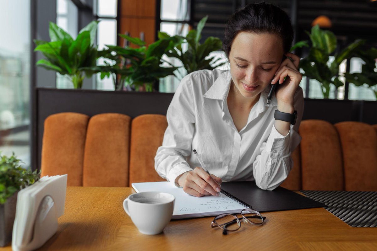 EasyTimeClock's tweet photo. Small businesses don’t win by playing the same game as big companies.

They win by playing it smarter.

If you’re tired of generic advice that doesn’t actually work - this one’s for you.

🔗 https://t.co/Lql2langty

#smallbusiness #marketingtips #salesstrategy #womeninbusiness https://t.co/L3vyyWQ0uZ