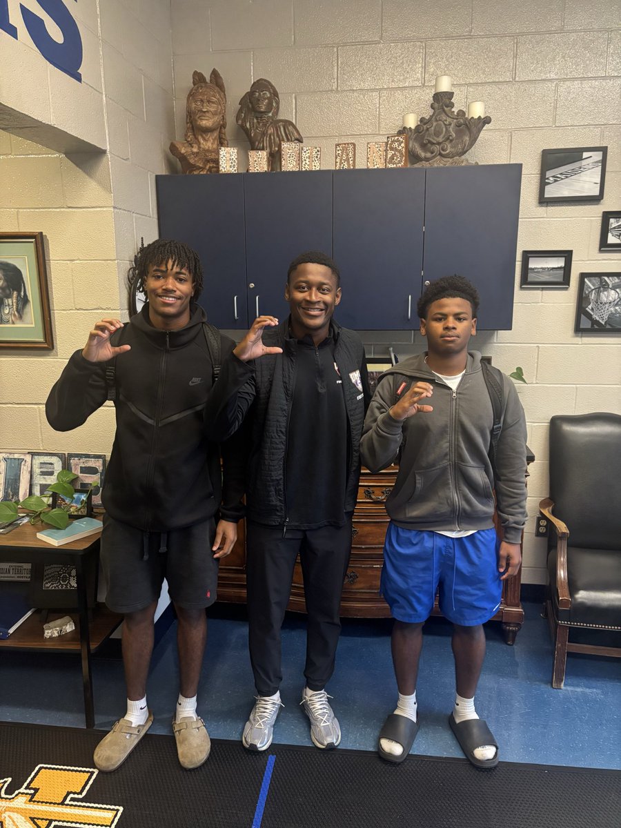 FightinIndians's tweet photo. Thank you for not only stopping but also offering our kids @CoachJordyDubb https://t.co/MLjFzF8mFv