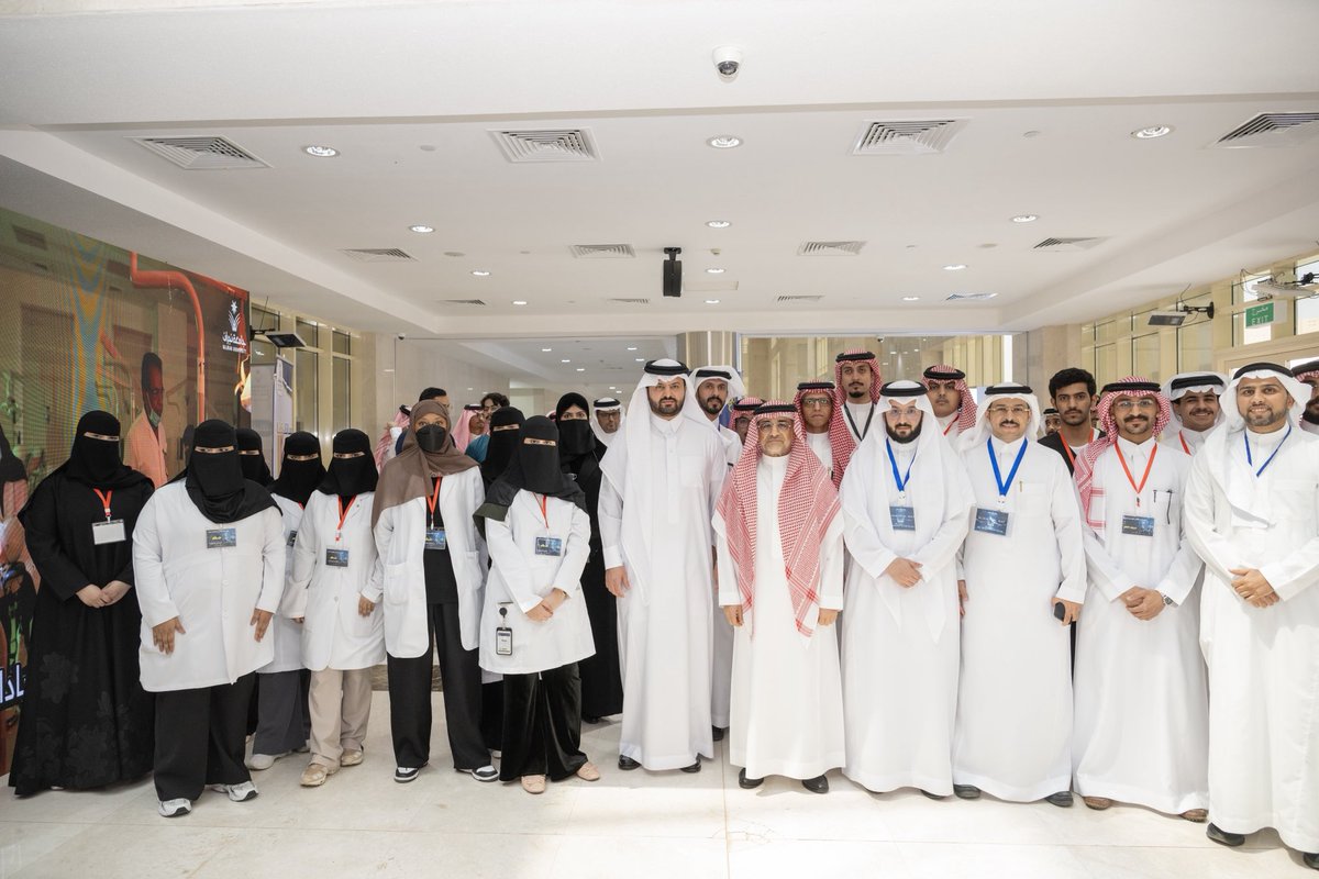 Najran_Univers's tweet photo. وتضمّن المعرض ملصقات علمية وأركاناً تعريفية لعيادات ومراكز طب الأسنان الخاصة بمنطقة نجران، إضافة إلى مجموعة من المحاضرات العلمية وورش العمل المصاحبة. https://t.co/QX8AXIz4hY