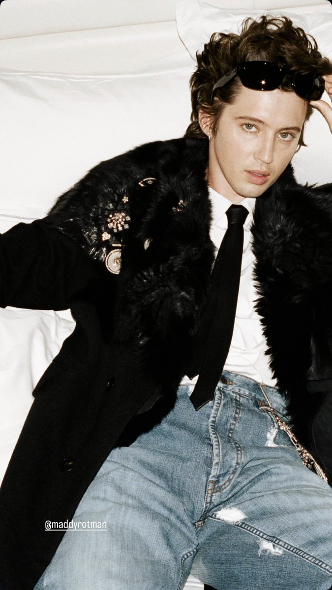 Troye Sivan Brasil tweet media