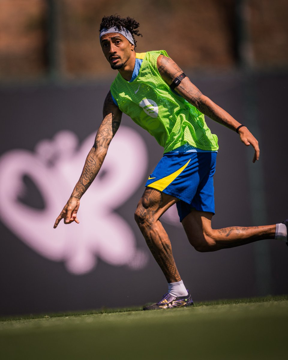 FCBarcelona's tweet photo. Always on the hunt for the ball. https://t.co/xSMQWx1f42