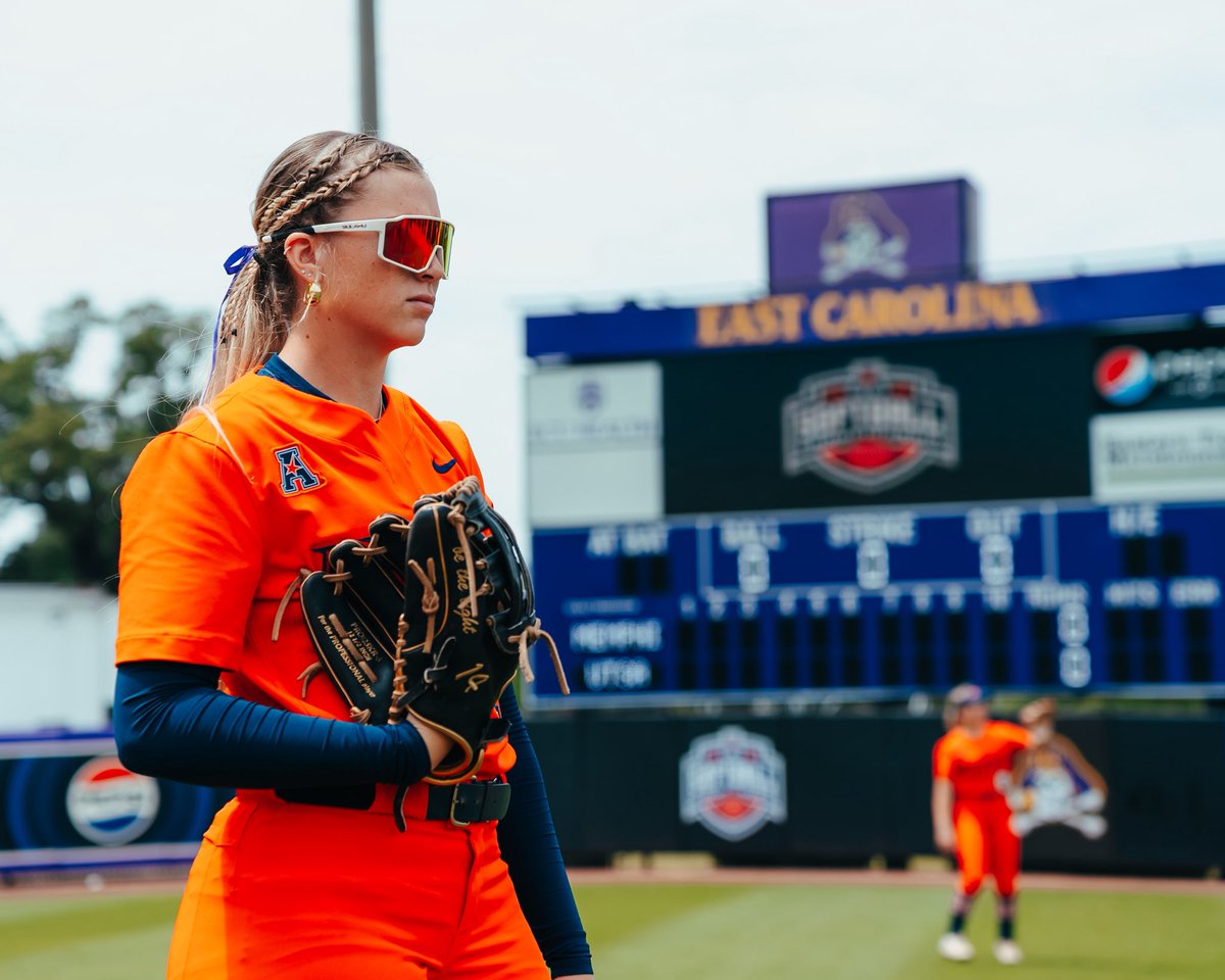 UTSASoftball's tweet photo. Almost that time

#BirdsUp 🤙 | #LetsGo210 | #PluckEm 🪶 https://t.co/DFq6q9WuJm