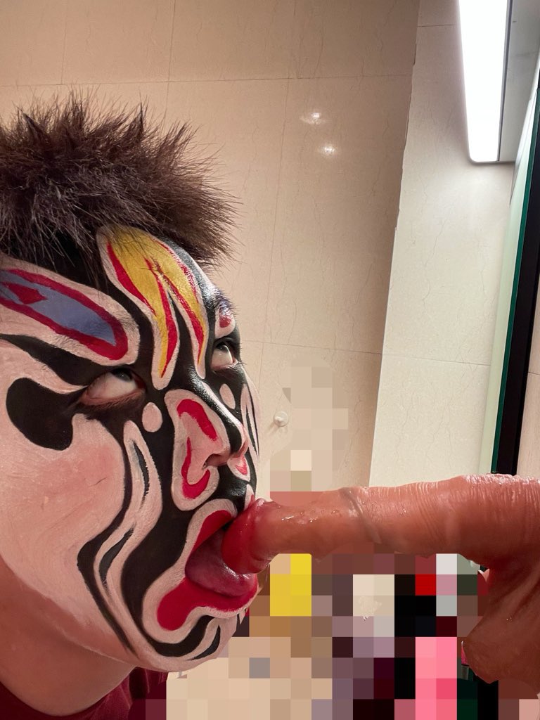 potayto13_'s tweet photo. 一些存货
有人爱看的话就争取多��🤪🔒
#大树挂辣椒 #脸谱 #锁狗 #阳痿 #人体彩绘 #短小 https://t.co/J12iX5Ru4e