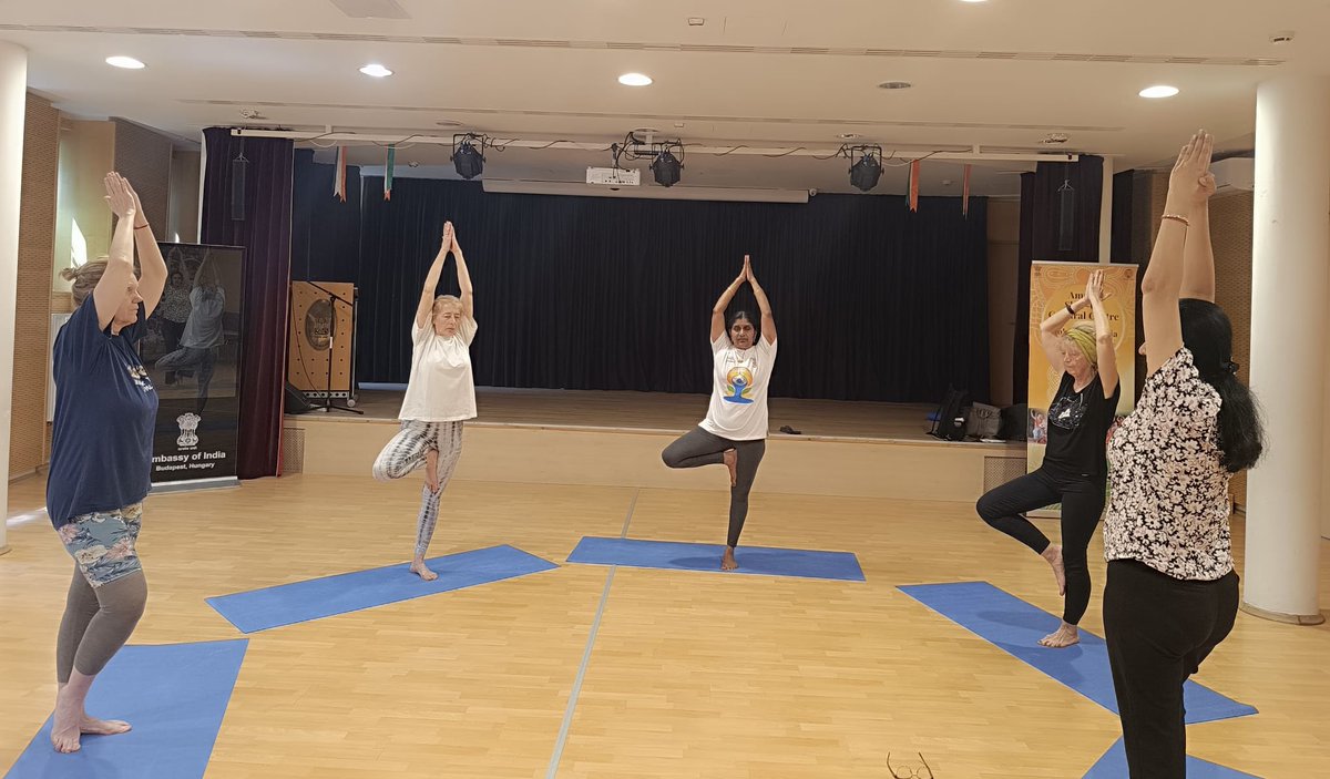 iccr_budapest's tweet photo. #YogaEvent No. 52
A session on #yoga #postures (#asanas) is being organized to promote physical fitness, flexibility, and overall well-being through traditional yoga practice
#IDYHungary26 #NemzetköziJógaNap26
@MEAIndia @moayush @IndiaInHungary @iccr_hq @PIB_India @mygovindia https://t.co/5fXJfaTdgb