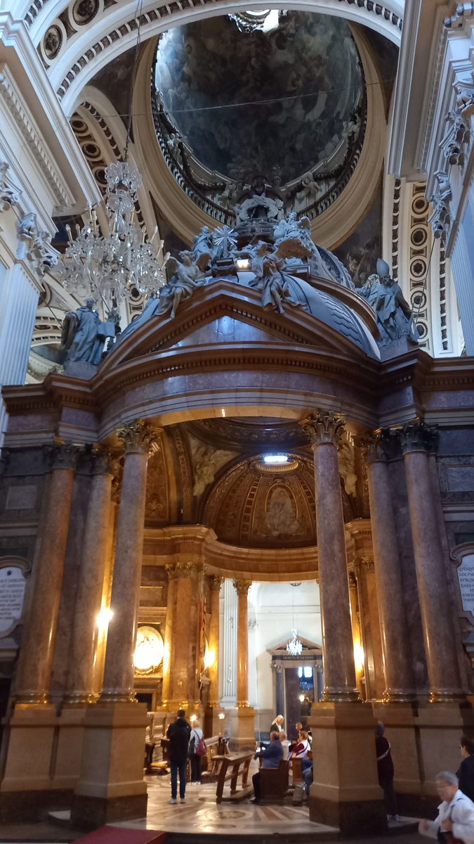 Heute Zaragossa. So eine riesige und prunkvolle Kathedrale habe ich schon lange nicht mehr gesehen.
Region Aragon, Spanien.