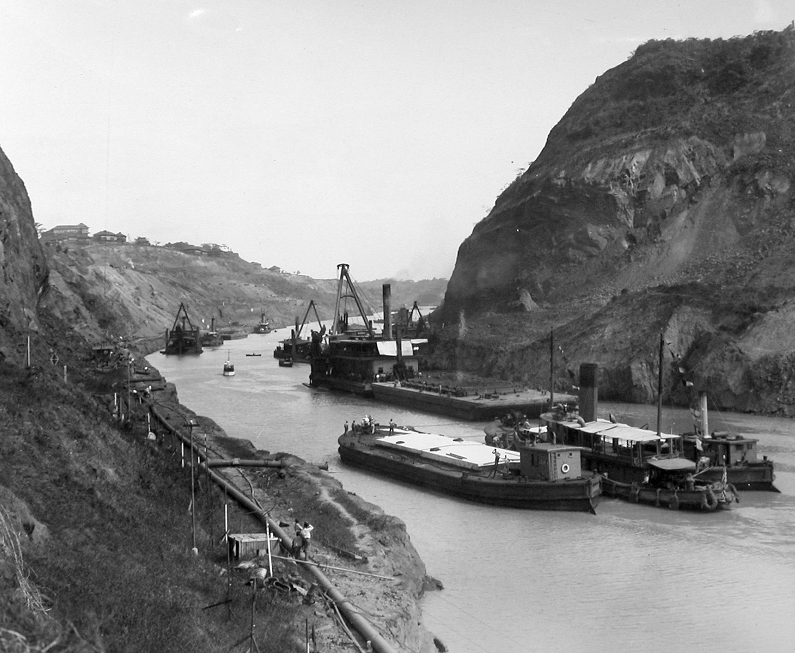 NavRegHawaii's tweet photo. May 8, 1914: The barge Marjorie, carrying Hawaiian sugar, transited the Panama Canal during trial runs before its August opening—helping position Hawaii as the “Crossroads of the Pacific.” Photo: Trial barges transit.
#CrossRoadsofthePacific #HawaiiNavy #PearlHarbor #StrategicHub https://t.co/PgBBeFw8MZ