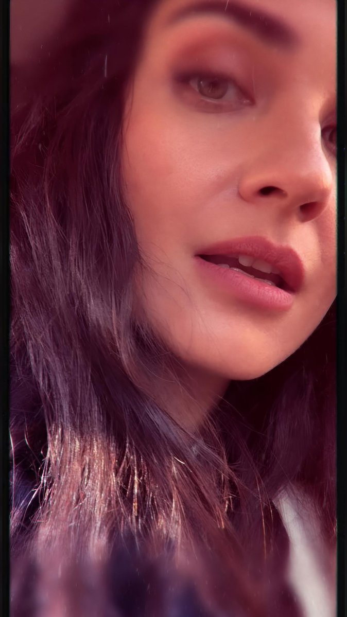 This photo of Tuba
Could it be from the behind-the-scenes 
of the series *The Prince*🤔
#TubaBüyüküstün