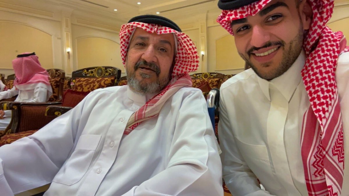 ANM_195's tweet photo. اي والله الا فقدت الأمر الناهي والعين من موقها هلت عباريها

ياموت اخذته وقلي وش تبقى لي غير اني اعيش بالذكرى وطاريها .. https://t.co/H83XBfhmAF