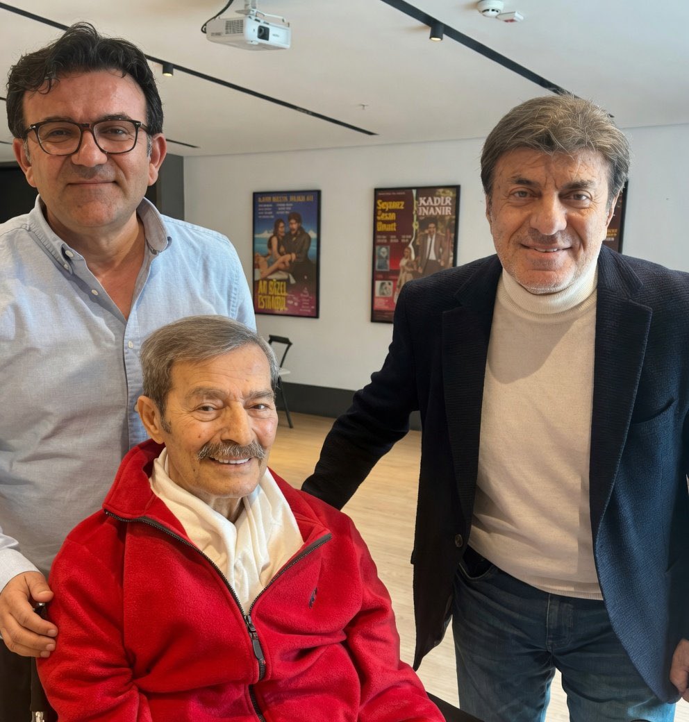 hhacomtr's tweet photo. Uzun süredir sağlık sorunlarıyla mücadele eden 77 yaşındaki usta oyuncu Kadir İnanır'ın son hali görüntülendi; https://t.co/4ciwPFejU7