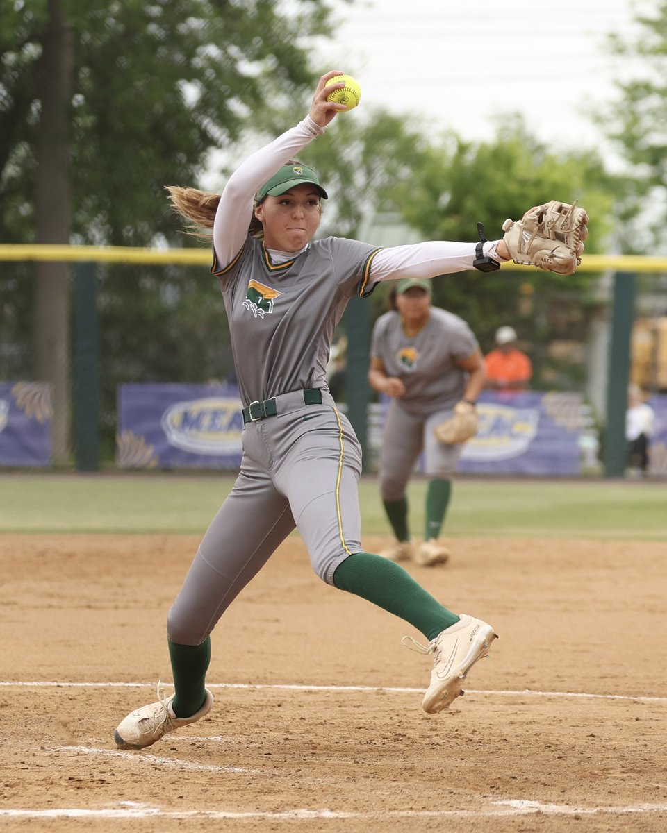 nsusoftball's tweet photo. Keeping us in it💪

T6 | NSU 0, MSU 3

#GoldStandard🔰 https://t.co/WRJyO0mZIq