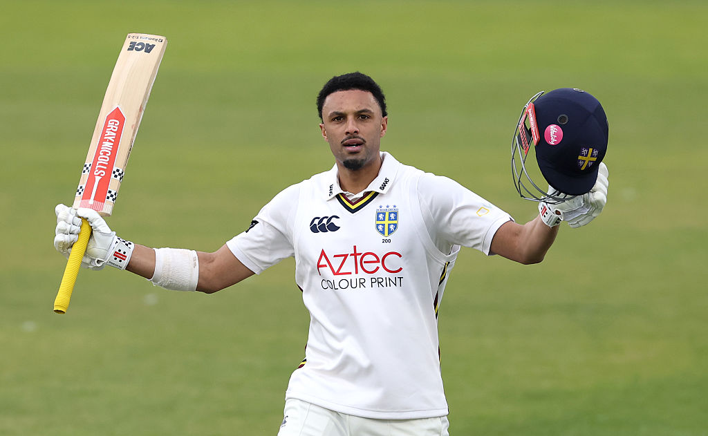 Cricket_TS's tweet photo. 🚨 𝐍𝐄𝐖 𝐏𝐎𝐃𝐂𝐀𝐒𝐓!

🎙️ @NeilManthorp &amp; @Harmy611 bring you:

🔘 Is Gay now the front-runner to open for England?
🔘 @YorkshireCCC's Dom Bess joins us!
🔘 Adam Hollioake on Kent's social media decision
🔘 Robinson to return?
➕ More!

📱 Listen 👉 https://t.co/2Jn1zFSvIh https://t.co/yyIkdjSDk9