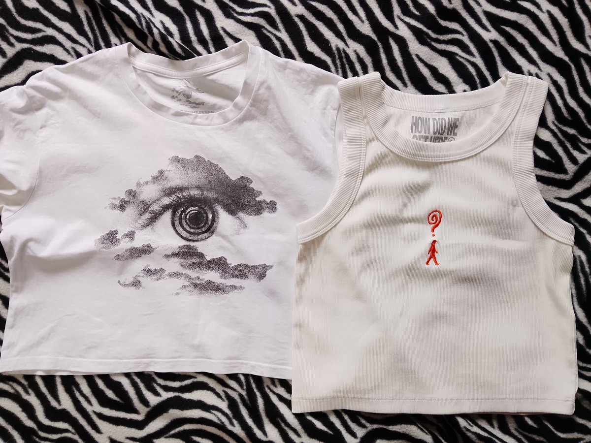 Angelica__Faa's tweet photo. Tour 1 and Tour 3 🥹
(I didn't buy anything wearable on Tour 2) https://t.co/Iar7o9TTks