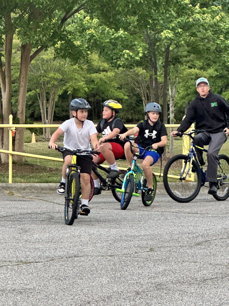 PoplinESNC's tweet photo. 🚲☀️ Bike to School Day!
Such a fun way to start the day! 💚💛
Thank you to the Union County Sheriff’s Office for helping keep our students safe! 👮♂️👏
#PoplinProud #KeepTheBeat #AlwaysForward #EveryOpportunity
@AGHoulihan @UCPSNC https://t.co/pDeIAuimt8