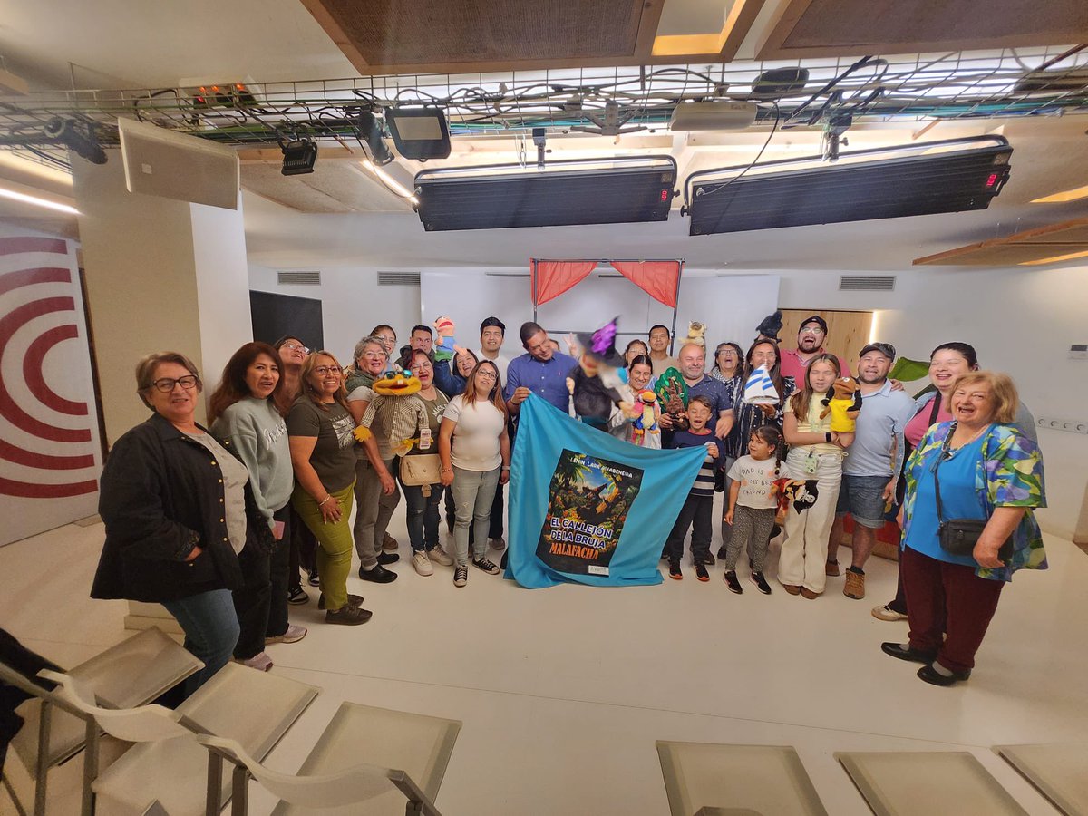 RC5Europa's tweet photo. 𝐏𝐫𝐞𝐬𝐞𝐧𝐭𝐚𝐜𝐢𝐨𝐧 𝐝𝐞 𝐥𝐚 𝐨𝐛𝐫𝐚 𝐭𝐞𝐚𝐭𝐫𝐚𝐥 𝐄𝐥 𝐜𝐚𝐥𝐥𝐞𝐣𝐨𝐧 𝐝𝐞 𝐥𝐚 𝐁𝐫𝐮𝐣𝐚 𝐌𝐚𝐥𝐚𝐟𝐚𝐜𝐡𝐚 𝐞𝐧 𝐁𝐚𝐫𝐜𝐞𝐥𝐨𝐧𝐚

💓Agradecemos a @compalenin por acercar su arte a nuestra comunidad ecuatoriana en el exterior 🇪🇨.

@narcisasoriaEC https://t.co/P7lVDKVLeF