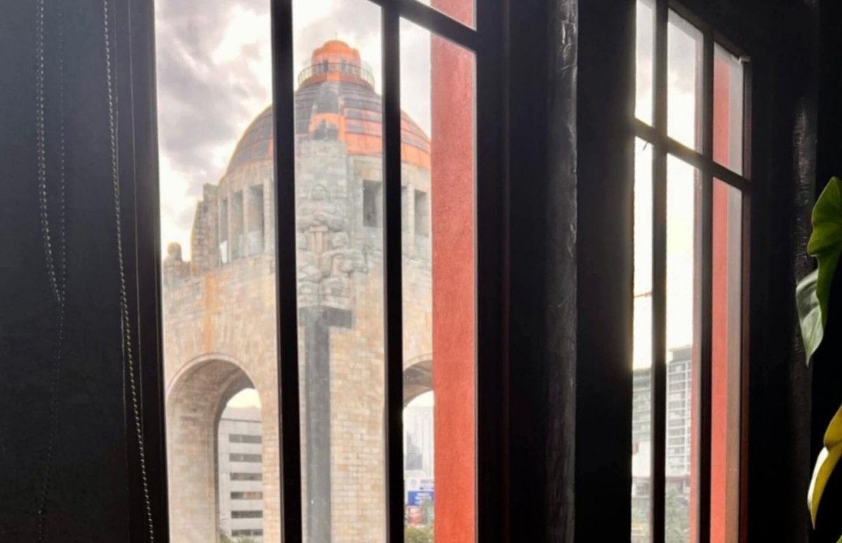 JulioCesarIII's tweet photo. Sentado en aquel restaurante, frente a la plaza de la República, en mi querida Ciudad de México, veía el Monumento a la Revolución. Conmemora a la revolución mexicana. Es obra del arquitecto Carlos Obregón Santacilia, concluida en 1938. Aquella visión hacía volar mi imaginación. https://t.co/rJOBb7g2WK