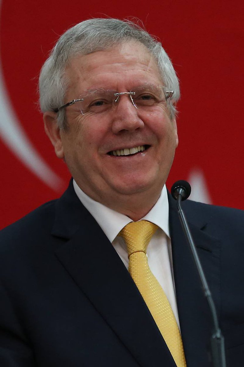 Spektator_Az's tweet photo. 🟡🔵 Aziz Yıldırım “Fənərbağça” prezidentliyinə namizəd olduğunu açıqlayıb. https://t.co/BhodwpmGqY