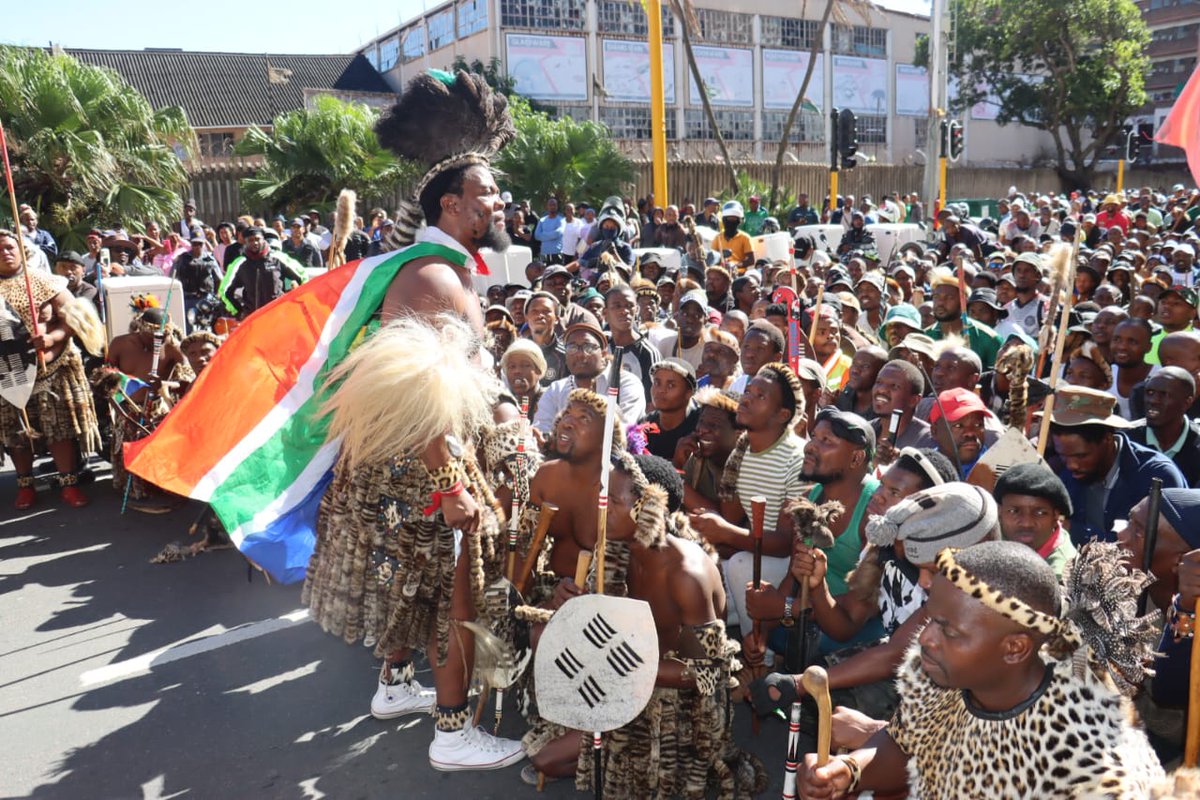 Zwakelem's tweet photo. Today’s community march was a huge success. Working together with SAPS, we managed to get 4 illegal foreign nationals arrested for possession of drugs.
Thank you to SAPS for responding swiftly and working with the community to fight crime and drugs destroying our communities. https://t.co/j1RVbt1n1w