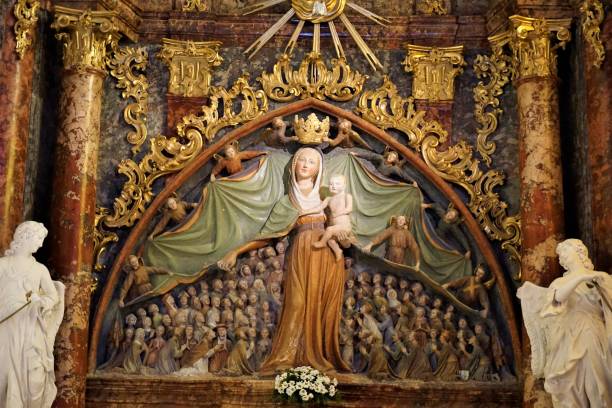 6 MAGGIO
MARIA MEDIATRICE DI TUTTE LE GRAZIE

"Non vi è grazia troppo grande per Maria, perché Ella dispone dell’infinito tesoro dei meriti di Cristo. Non vi è grazia troppo piccola, perché il suo cuore materno si preoccupa anche delle più umili necessità dei suoi figli. Non vi è