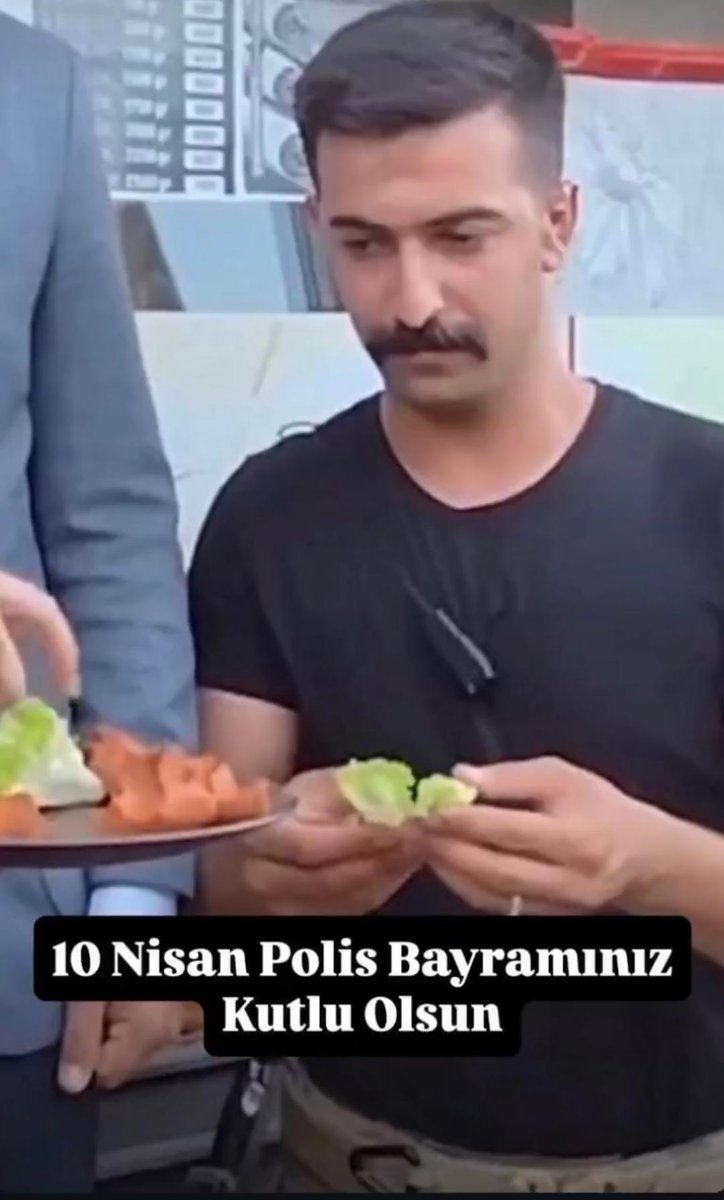 SerkanYARAR44's tweet photo. Arkadaş ben anlamıyorum...
📌 Herkesi düşünürken yanındaki Polisi unutanı anlamıyorum.
📌 Amed Spor tebrik edilirken gecesini gündüzüne katan Polisin unutulmasını anlamıyorum.
📌 Sokak köpeklerinin konforu konuşulurken Polisin unutulmasını anlamıyorum.
📌 Kim hakkını isterse fazlası ile verilirken Polise gelince mantıklı bulunmamasını ve mantıklı bulmayanı anlamıyorum.
📌 1 günde 12/36 çalışma sistemine geçilebilecekken, 10.000 Polisin mezuniyetinin beklenmesini anlamıyorum. (Aslında anlıyorum, onlar mezun olana kadar oyala, sonra yeni bahane bul.)
📌 Polisi sınırsız çalıştırıp fazla mesai ücretinin cebren gasp edilmesini anlamıyorum.
📌 25 yıldır verilen sözlerin yerine getirilmemesini anlamıyorum.
📌 Bu kadar Polis intiharının başka sebeplere dayandırılıp geçiştirilmesini anlamıyorum.
📌 Polisin neden kandırıldığını anlamıyorum.
📌 Polise yapılan düşmanlığı anlamıyorum.
📌 Polise yapılan ikinci sınıf muamelesini anlamıyorum.

#BirPolisSorunuYaz