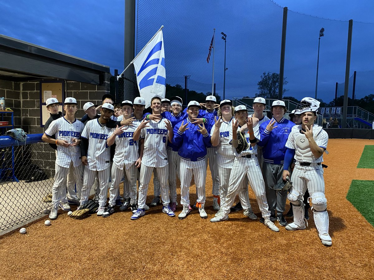 LeavenworthBas1's tweet photo. Pioneers honor the late Ryan Bockman with a W for his memorial game, 4-0 over Basehor. @Piercegray30141 went 5.2IP 0 runs allowed, Prost with his 4th save. @FGiamalva 2-4 with 2 2B, 2 RBI, @FrymanGabe9 1-2 RBI. Now 13-8 on the season with 4 to go. #SWWN #CancerSux #WinThePitch https://t.co/G7QQtDyxsC