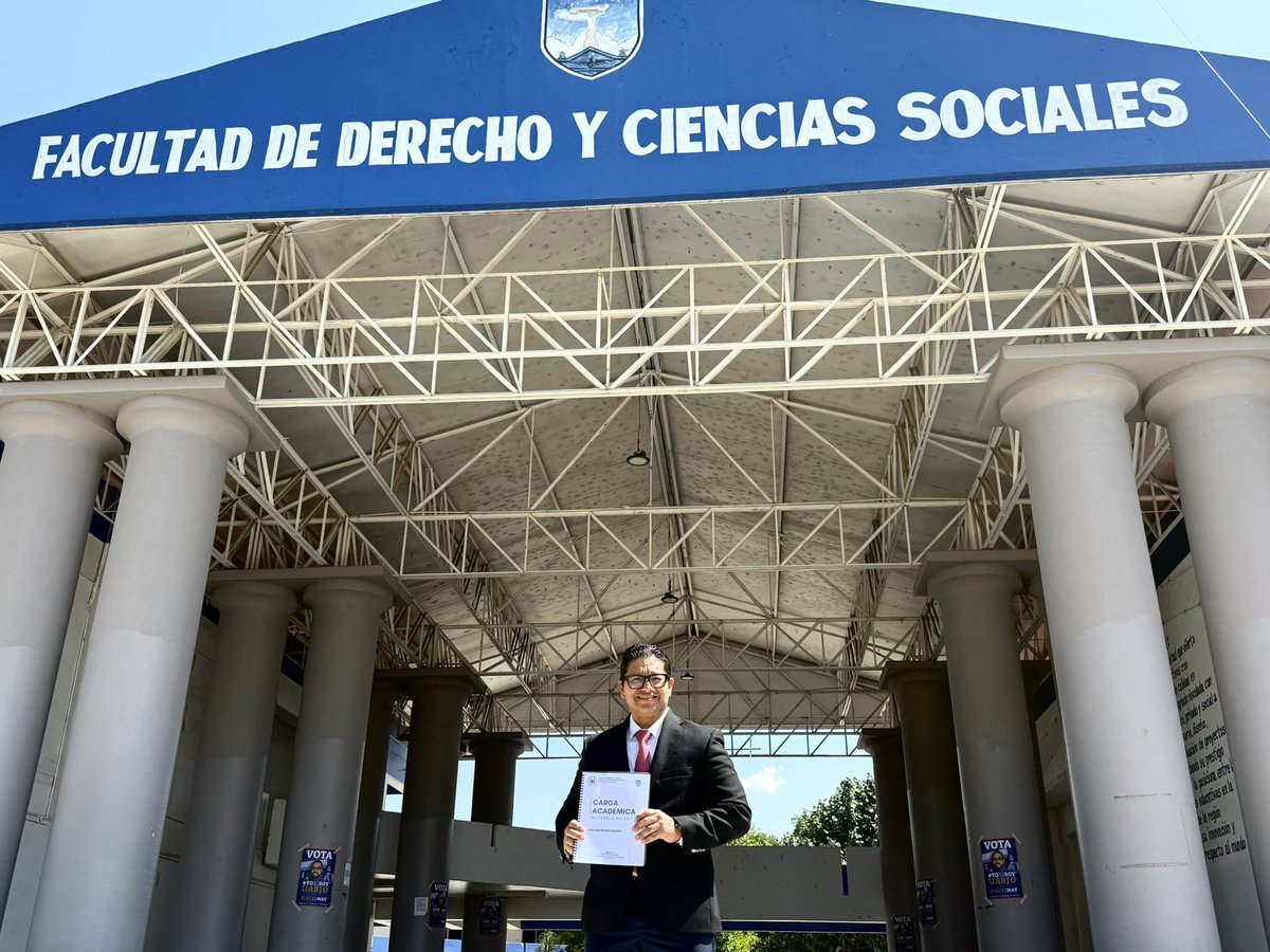 MoisesMolina's tweet photo. Mi compromiso con la UABJO es indeclinable. 

Aquí me formé cuando no habían tantas opciones ni tantas posibilidades.

La UABJO me hizo lo que soy y hoy la presumo y la honro entregando lo que algún día me entregaron a mí mis maestros. 

Ciado la UABJO llama, hay que estar siempre.

¡Nos vemos en clases!