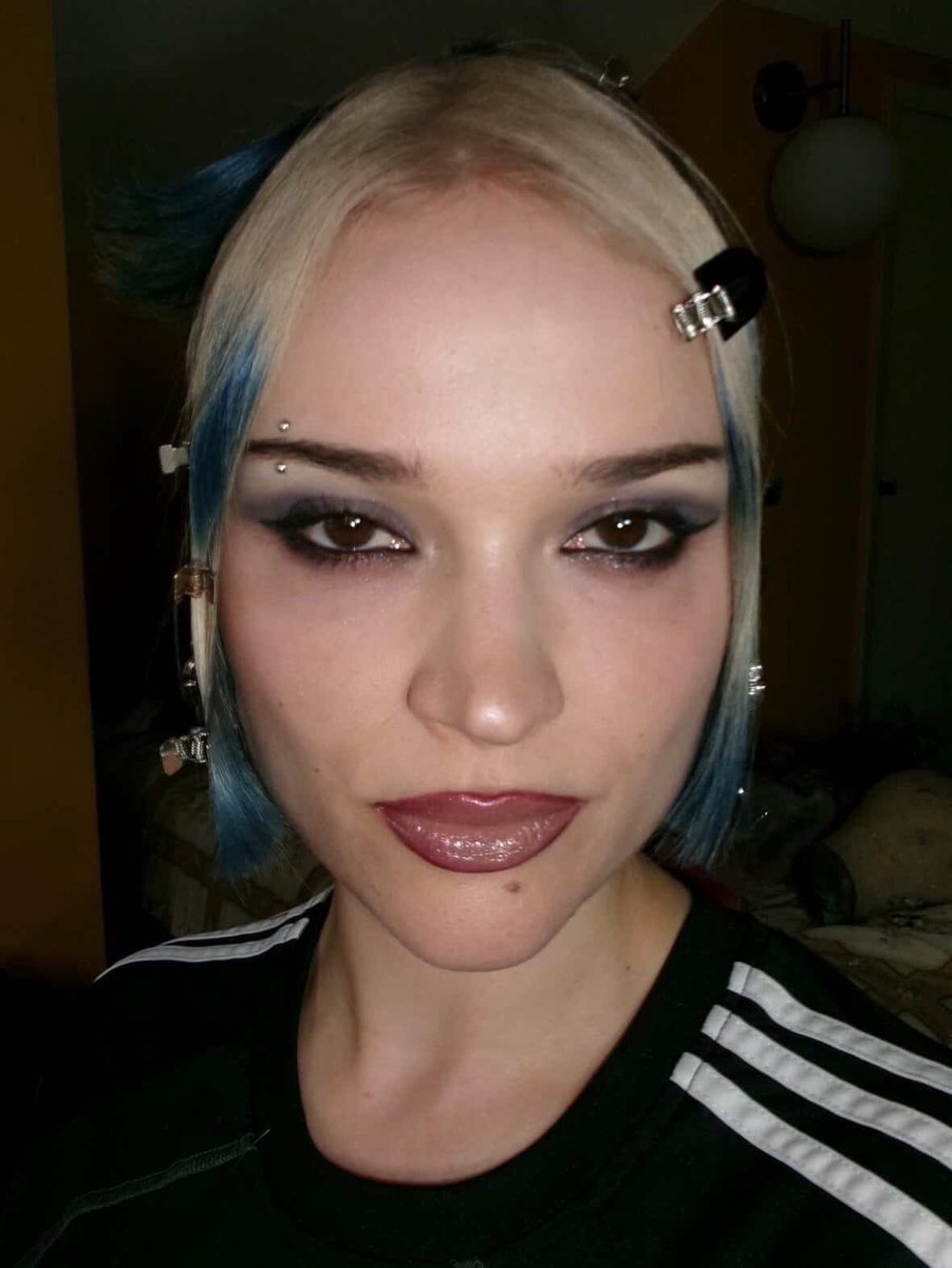 Lolo Zouaï tweet media