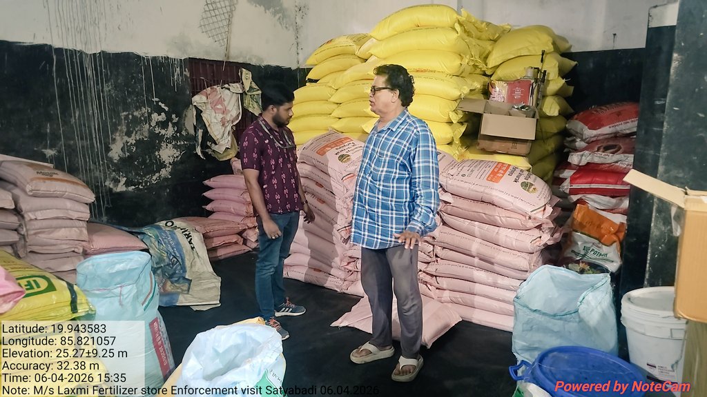 f_fiac's tweet photo. Enforcement at Various Fertilizer Dealer Point by Assistant Agriculture Officer &amp; BAO along  with Enforcement Squad, Satyabadi Block...to Curb Black Marketing of Fertilizer and ensuring Good Input supply to Farmers #Fertilizer
#Noblackmarketing #Enforcement #Agriculture #POSsale https://t.co/5FnV0Q6twJ