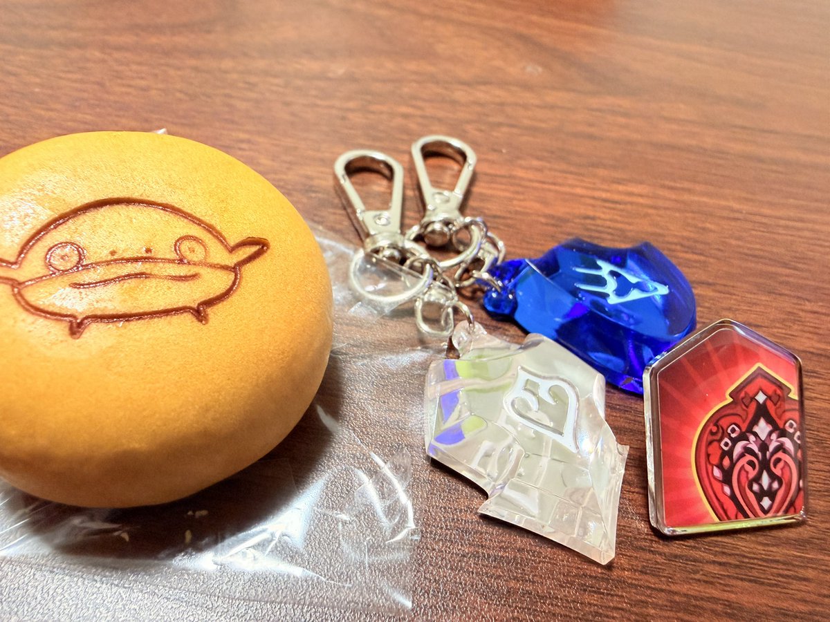 Sh1buyaGG's tweet photo. ヒカセン展に行ってきたよ
饅頭はみんなで分けて食べました
#光の戦士展 https://t.co/aVXugwzqq9