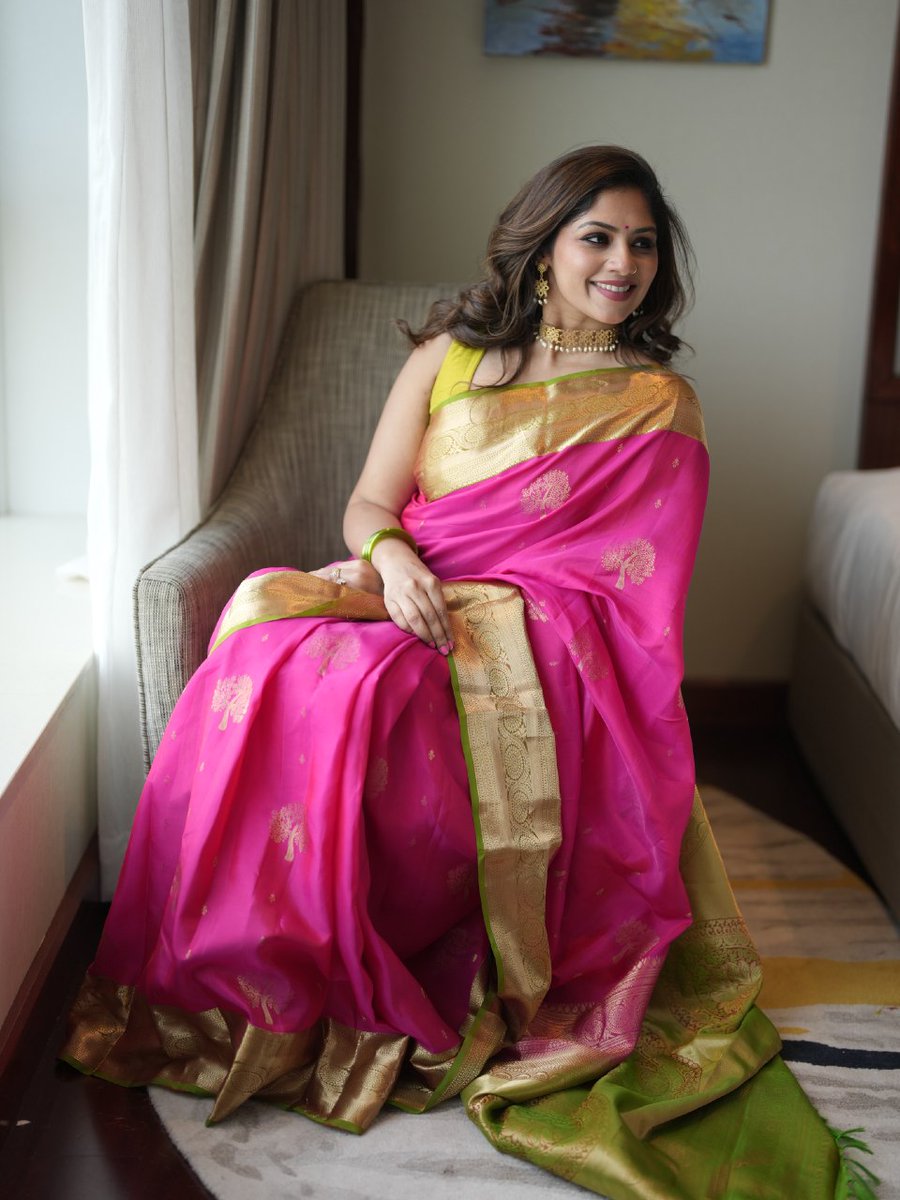 saanviveenth's tweet photo. A luxurious pure soft silk saree, where bold pink meets traditional gold weaving in perfect harmony.
#saree #kanjivarams #sareeoftheday #momoftwo #sareebestfashion https://t.co/R5UdbE9d6V