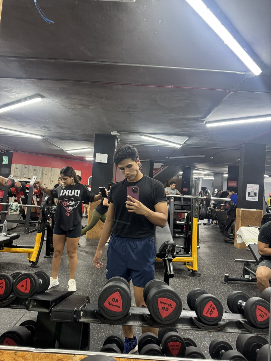 muzencrisis's tweet photo. por qué es tan difícil ser constante en el gym 😔 https://t.co/zfe1el89id
