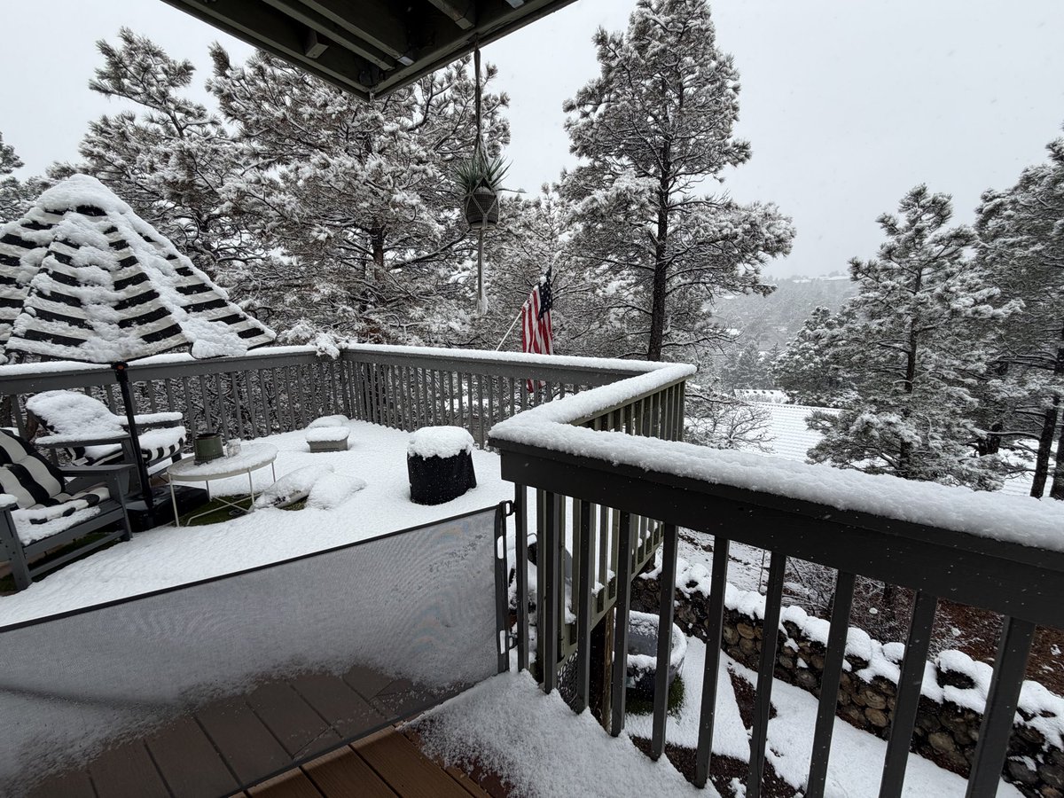 sbstrengthcoach's tweet photo. @AlanRoseWX i’d say about 2-3 inches here at my house https://t.co/S017zAnVUv