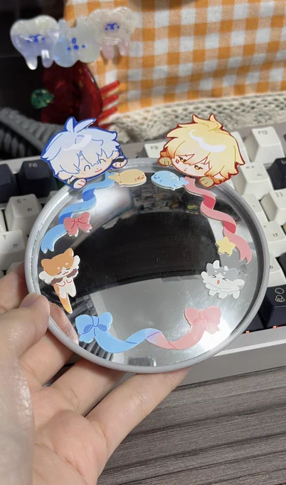 I made a mini deco mirror to put at the booth!! Feel free to take mirror selfies with it HAHAHA