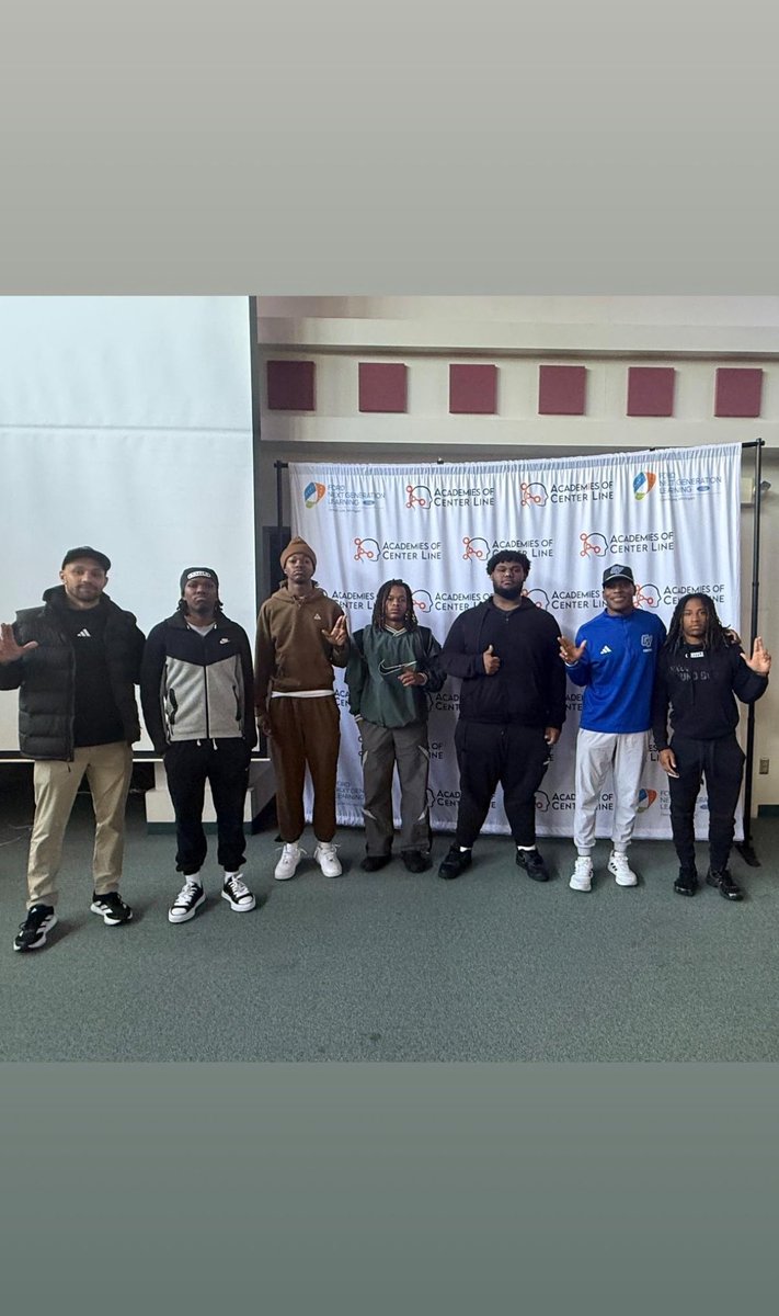 Walldari1's tweet photo. Thank you @CoachGollman @TheGrantPerry For blessing us with some knowledge and coming out the way to meet with us it was blessings look forward to seeing you guys again and building stronger relation🖤💙 @AjaniAli2 @GVSU_FBRecruits @gvsufootball https://t.co/FkxmuBZBCu