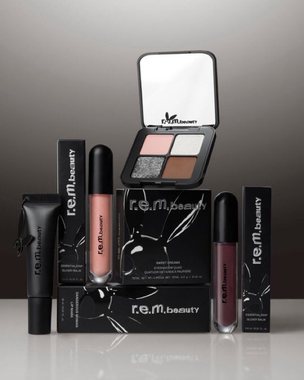 parlonsmakeup's tweet photo. 🚨 NOUVEAUTÉ 🚨

À l'occasion des 10 ans de l'album Dangerous Woman d'Ariana Grande, @rembeauty marque le coup avec une édition limitée. 🖤

Smash or Pass ? https://t.co/1KKSwj71HS