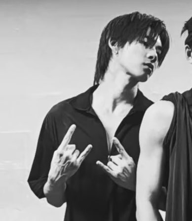 พี่ไม่อยากรู้แล้วว่าต่อยเจ็บไหม หยุดเหอะ มันหล่อ ㅠㅠ