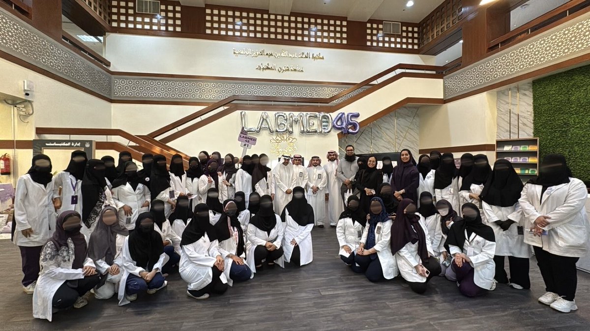 Lonl06's tweet photo. So PROUD of us 💜💜💜
#uqulabmed45
#Unmasked https://t.co/pwOelhGfkQ