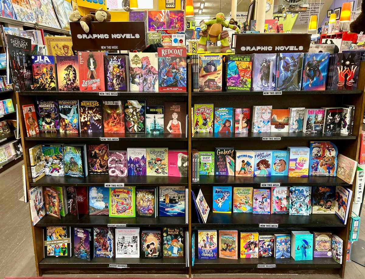 cosmicmonkey's tweet photo. #ncbd is here, and so are we! With new graphic novels, picks of the week, tons of releases and yes, issues for the two signings this Saturday! Let’s go! #comics https://t.co/oYpHoVu4y7