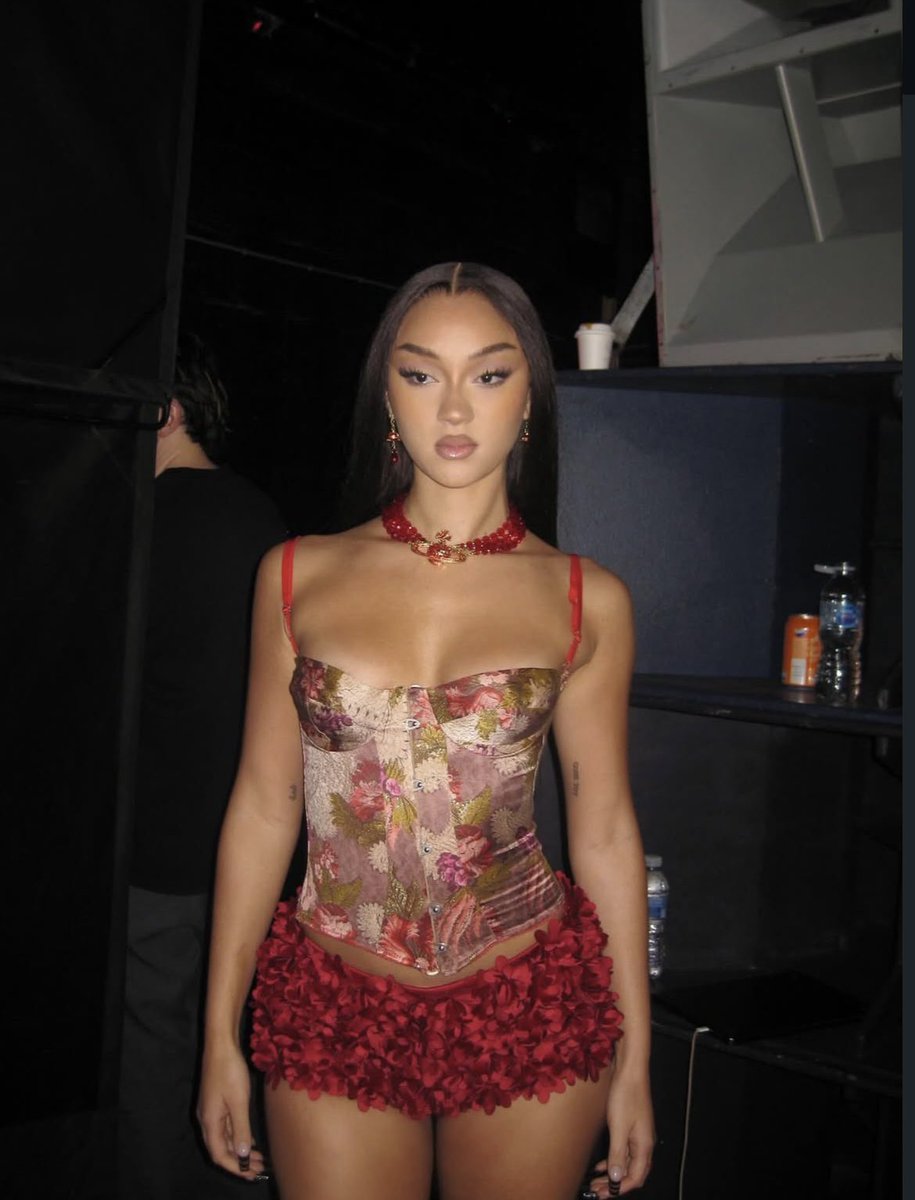 Ray3vn's tweet photo. Still waiting for Bratz to drop that FLO collab!!!!! #clubflo https://t.co/xLQhBKIiMk