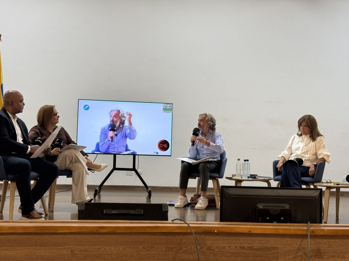 Una democracia fuerte necesita instituciones fuertes.

Un país serio se construye con carácter, institucionalidad y respaldo a quienes sostienen las bases del Estado y protegen a los ciudadanos. 

La revancha divide; la fortaleza institucional une y da estabilidad. Y eso es lo