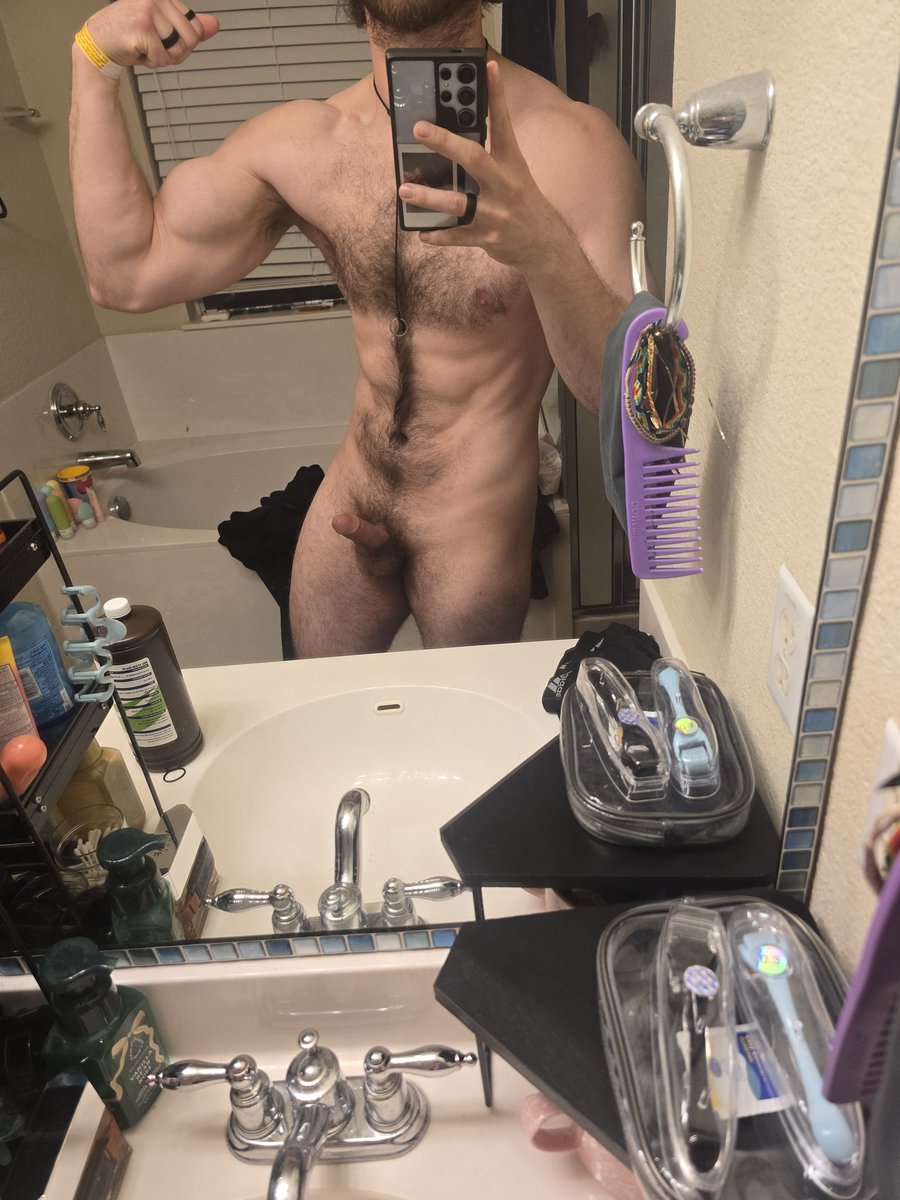 Straightguy200's tweet photo. My dick looks TINY in this picture omg lol What do you think? Big, average, or small? Bonus points if you can guess its exact size (if you already know then dont spoil it!)

#gay #bisexual #muscles #gains #onlyfans #cumdump #chastitycage #cuckold #bear #twink #femdom #gainz #sph https://t.co/aeabztTBnz