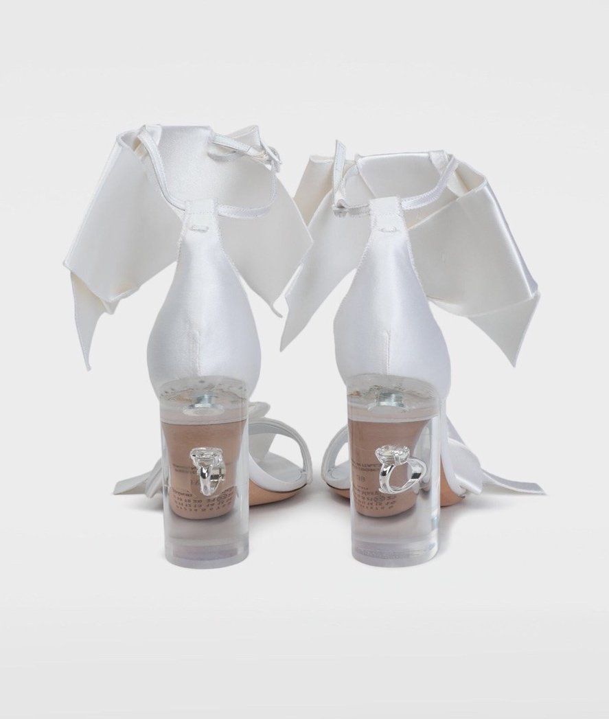 GenyaTheHag's tweet photo. maison margiela, marry me heels https://t.co/jjAetpLhh6