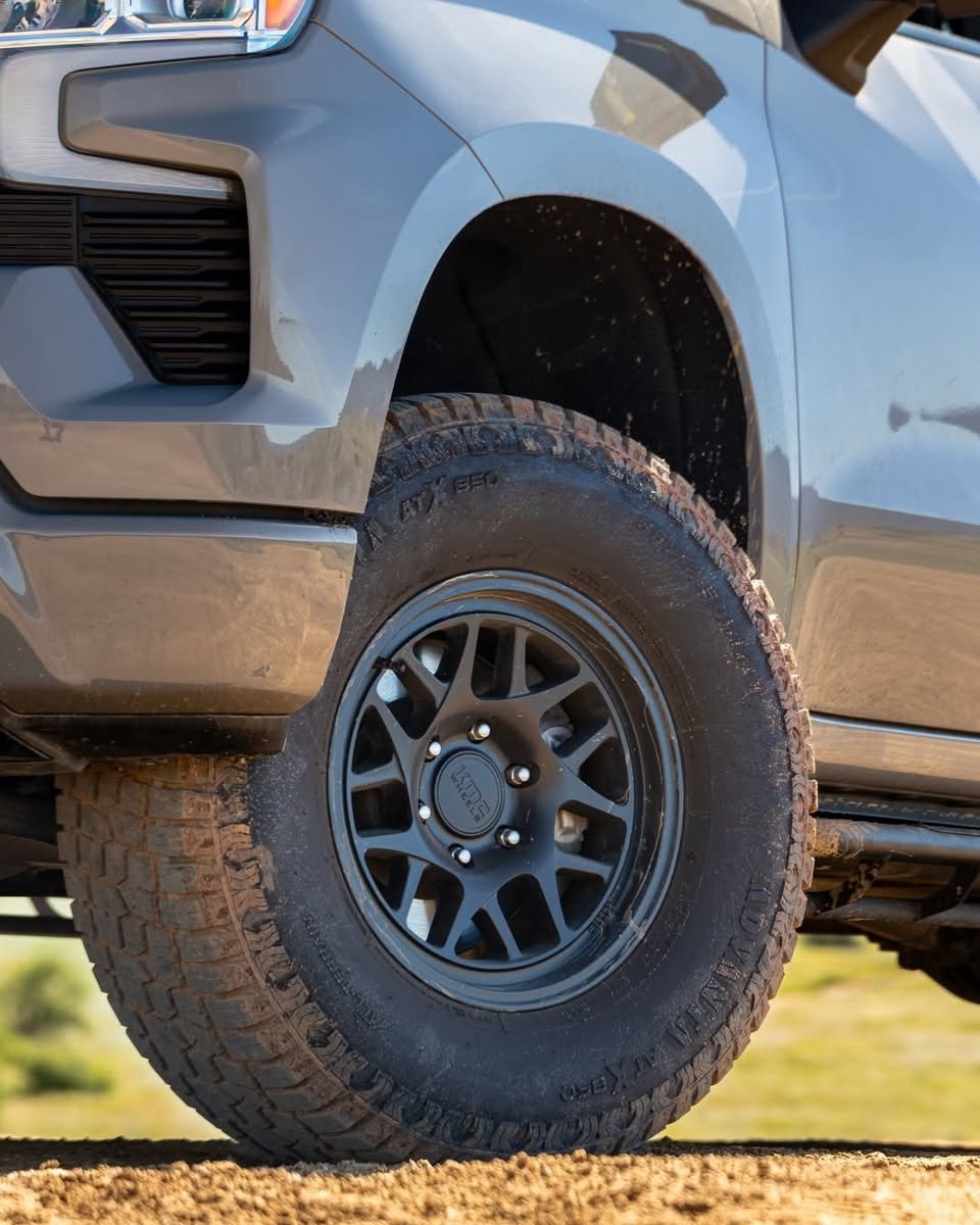 Earnhardt_Chevy's tweet photo. Discover more. 😎 📸: @rst.z71
#ChevySilverado #SilveradoZ71 #Silverado https://t.co/aVyMkhMDbz