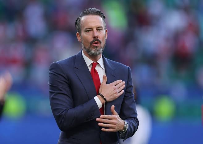 grimshub's tweet photo. 🚨| ARSENAL ABOUT TO BECOME ENGLAND’S RICHEST CLUB?!  💰 🔴⚪

Arsenal FC are on the verge of a "financial takeover of English football"… and the numbers are WILD .

THE FACTS (Deloitte Money League & financial reports):

▫️ Arsenal revenue (latest): "~€821.7M (£690M+)".
▫️ Up from ~€716M the previous year 📈
▫️ Massive growth driven by:
• Champions League run
• Premier League performance
• Commercial & matchday income.

HOW THEY COMPARE:

▫️ Liverpool FC: ~£703M revenue
▫️ Manchester City: ~€829M (~£700M).

WHAT THIS MEANS:

▫️ Arsenal are now "RIGHT on the heels of City & Liverpool"
▫️ With a UCL final + title push… they could "OVERTAKE BOTH"
▫️ Next financial report could see Arsenal become:

THE HIGHEST-EARNING CLUB IN ENGLAND.

▫️WHY THE EXPLOSION?

• Matchday revenue among the BEST in Europe
• Commercial deals surging
• European football boosting broadcast income
• Smart squad building increasing global appeal.

REALITY CHECK FOR RIVALS:

While others rely on spending…

▫️ Arsenal are now generating ELITE money AND competing at the top.

IF THEY WIN THE UCL + PREMIER LEAGUE:

▫️ Revenue could push toward "€900M+ territory"
▫️ Global brand value skyrockets
▫️ Transfer budget becomes SCARY.

 Arsenal fans…
Are we witnessing the start of a financial DOMINANCE era? 👀

Because this isn’t just success…

This is how superclubs are built.