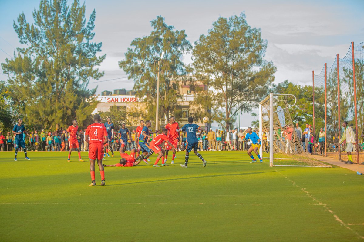 KicukiroDistr's tweet photo. Amacenga n'amashoti y'abakinnyi ba Masaka ni ayo kwitondera, Abakinnyi ba Kimonyi baketse ko barimo gukina na ya Kipe ya mbere mu Rwanda.(3) https://t.co/soEKhPLhRn