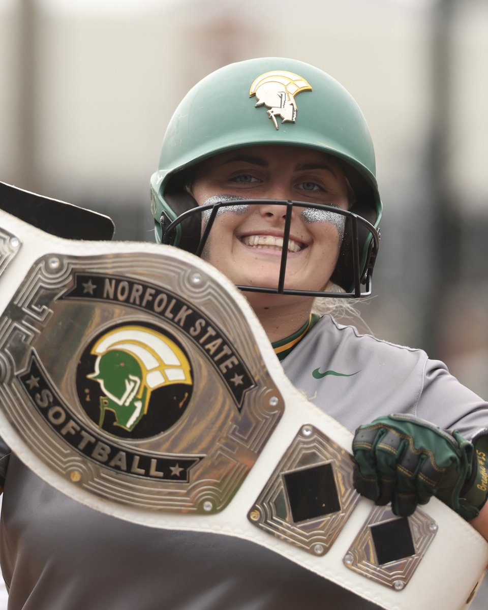 nsusoftball's tweet photo. Go get her ball💣!!

B6 | NSU 2, MSU 6

#GoldStandard🔰 https://t.co/1eBNrCxoHe