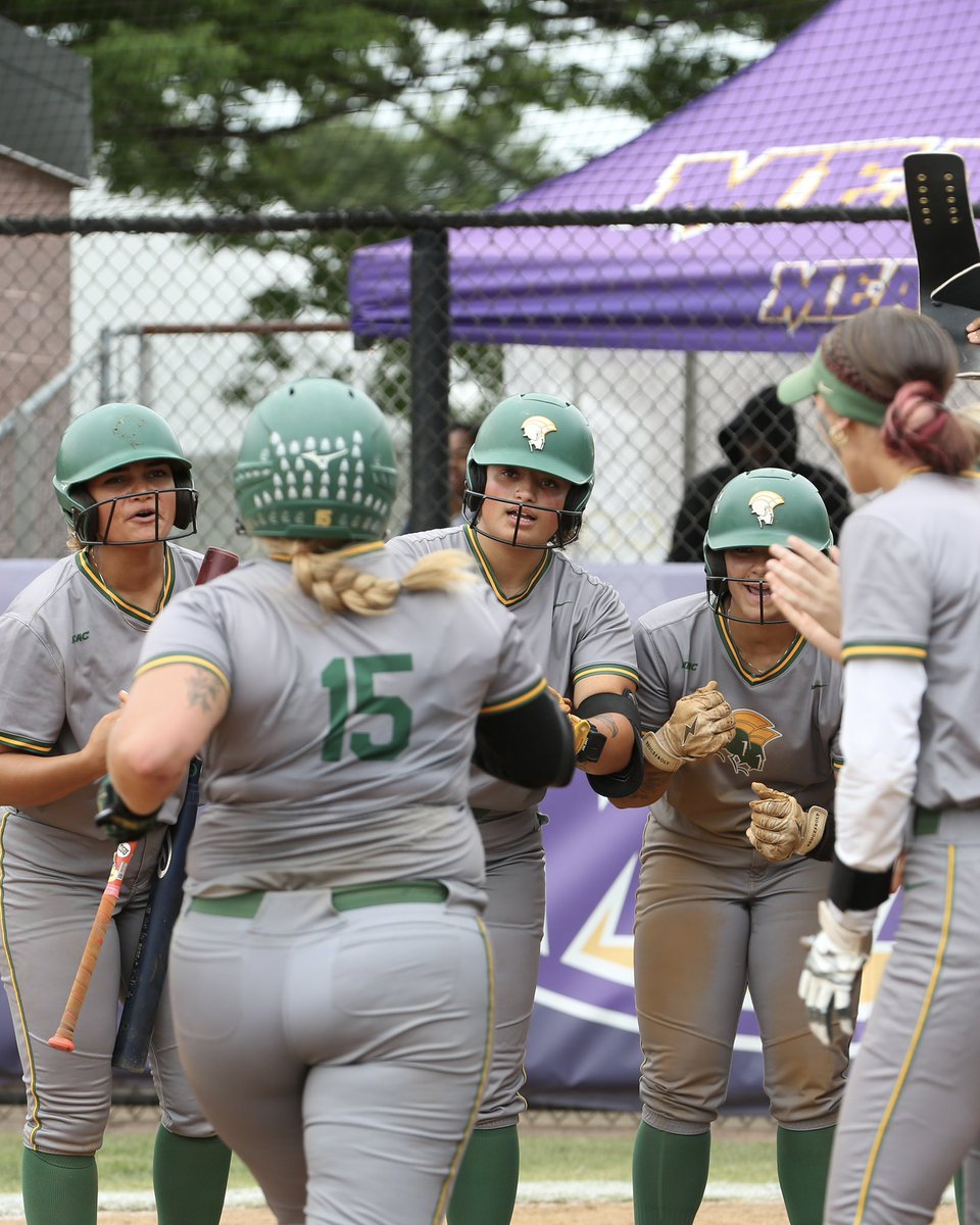 nsusoftball's tweet photo. Go get her ball💣!!

B6 | NSU 2, MSU 6

#GoldStandard🔰 https://t.co/1eBNrCxoHe