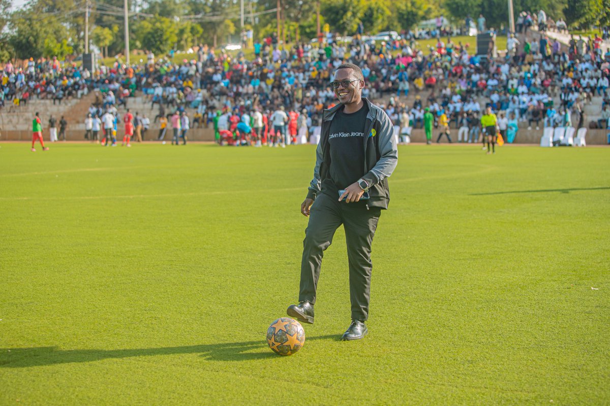 KicukiroDistr's tweet photo. Abafana b'Umurenge wa Masaka bari babukereye mu myambaro myiza nka "Twubake Kicukiro twifuza" ndetse n'izindi ntero zirata Akarere ka Kicukiro ndetse n'Umurenge wa Masaka.(2) https://t.co/kCsqIvcVCG
