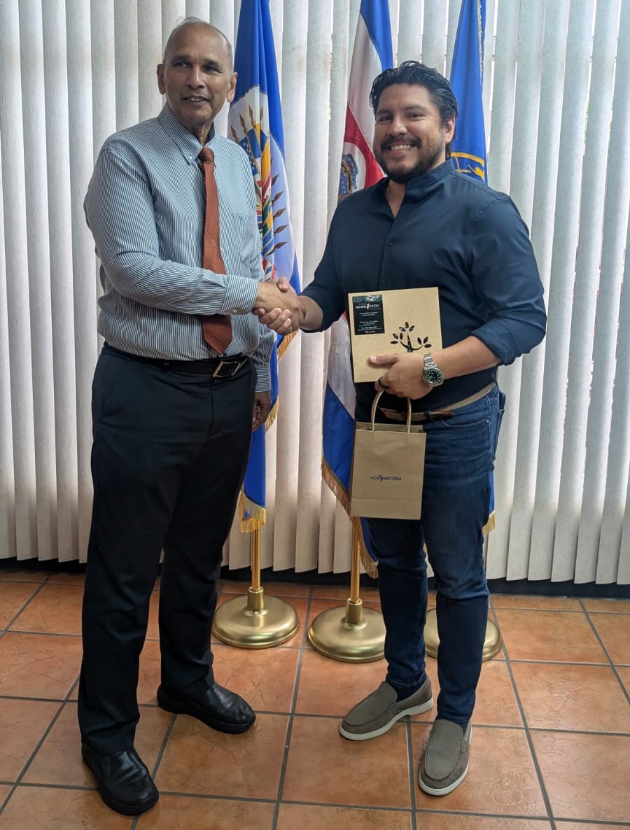 Director General del <a href="/IICAnoticias/">IICA</a> y Secretario Ejecutivo del Consejo Agropecuario Centroamericano (<a href="/Secretaria_CAC/">CAC</a>) tratan agenda para fortalecimiento de la agricultura regional.
📰👉🖱️iica.int/es/prensa/noti…