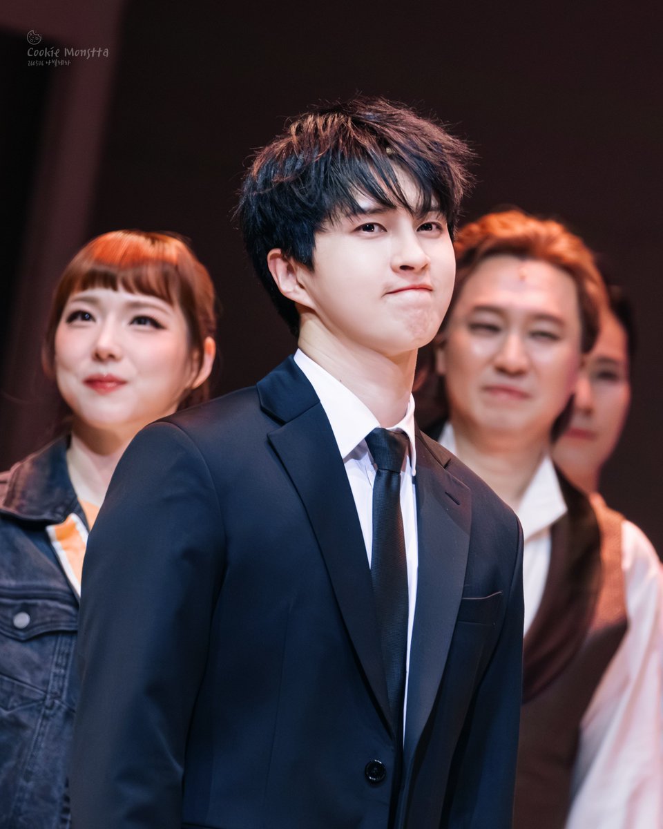 🍪2026.05.06

창작가무극 나빌레라 커튼콜

이채록 役 | 이재환