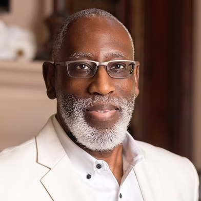wilberforce_u's tweet photo. 💛 What if no one believed in you?Nate Jenkins challenges alumni of Wilberforce University to reflect—and act.📖 Read his powerful call to give back:
 https://t.co/A0NBcpFiVr #HBCULegacy https://t.co/as14uX5SQk